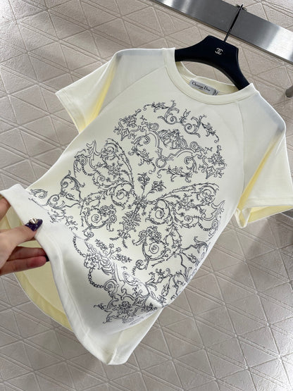 Round neck embroidery 𝑇𝑒𝑒