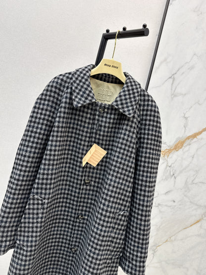 Double sided long windbreaker design