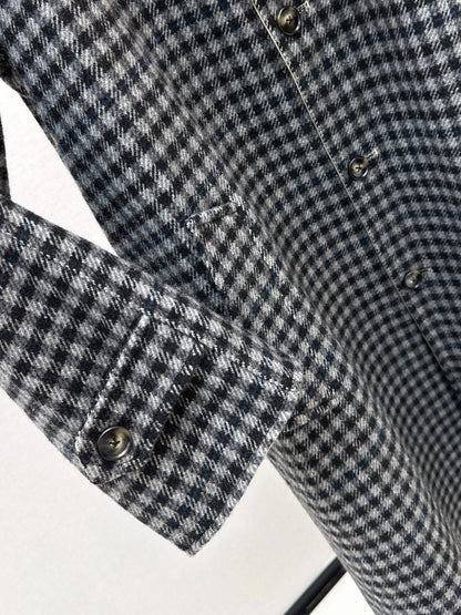 Double sided long windbreaker design