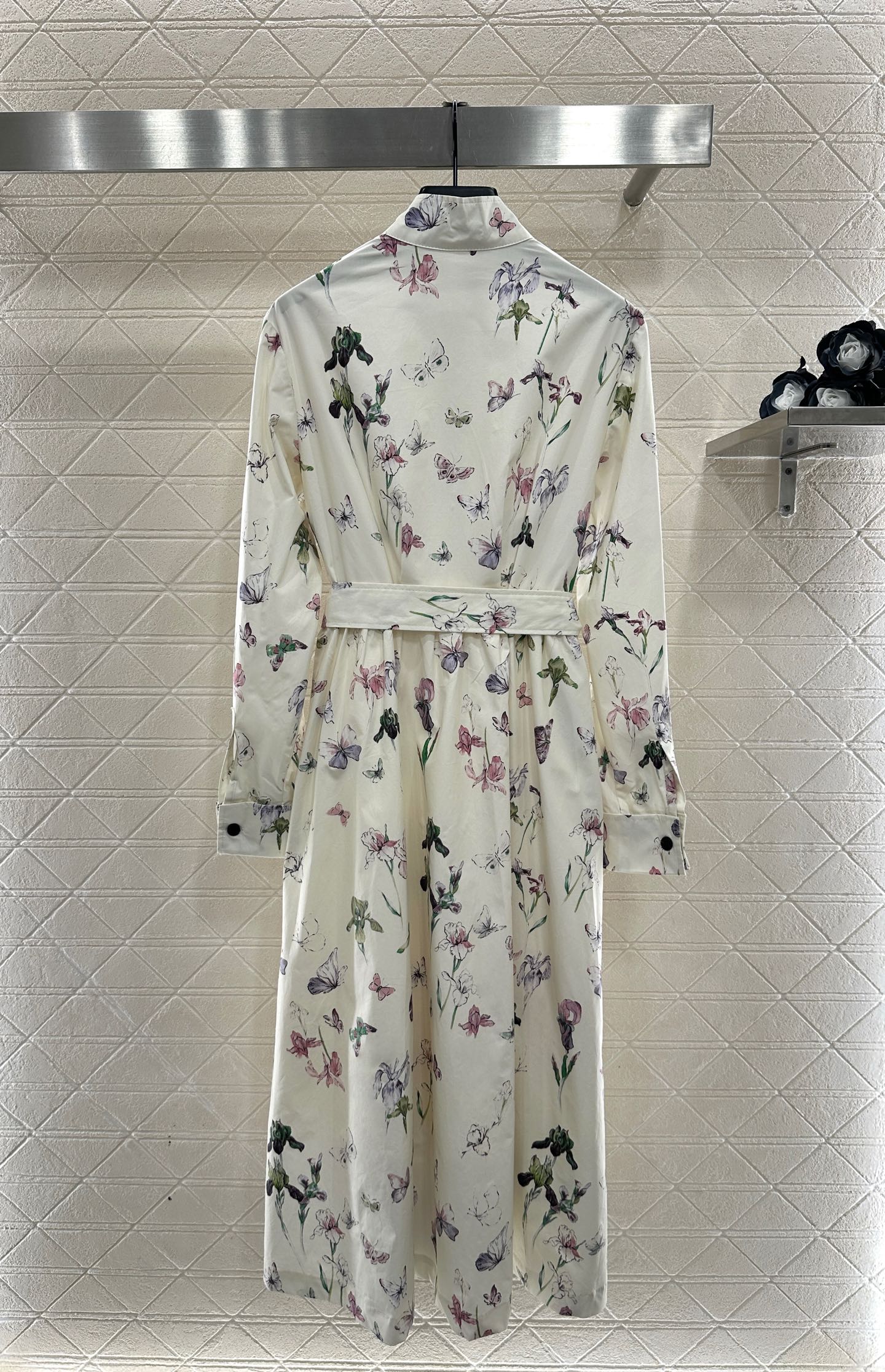 Direct spray floral long sleeved dress