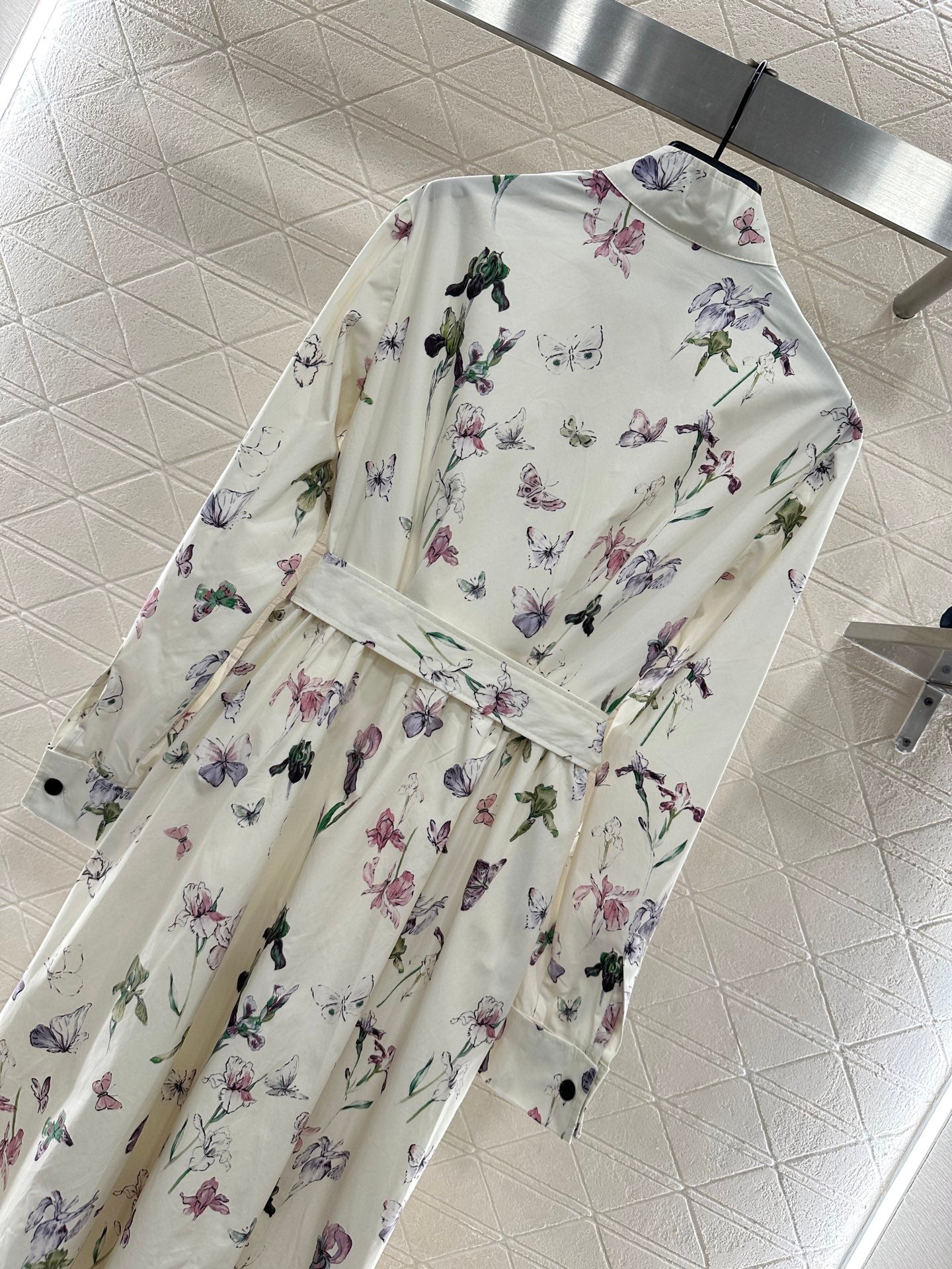 Direct spray floral long sleeved dress