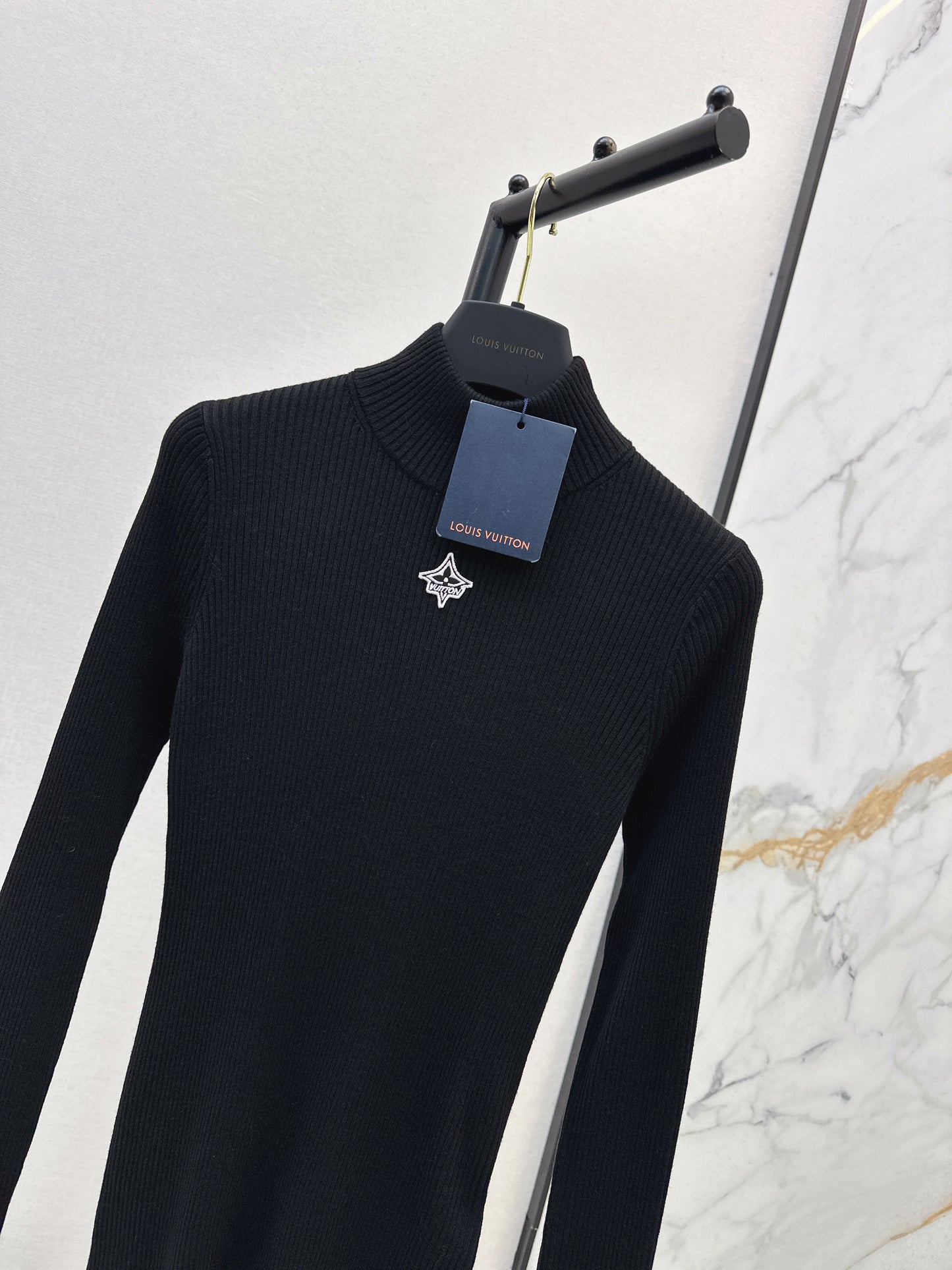 Slim fit letter logo high neck base shirt