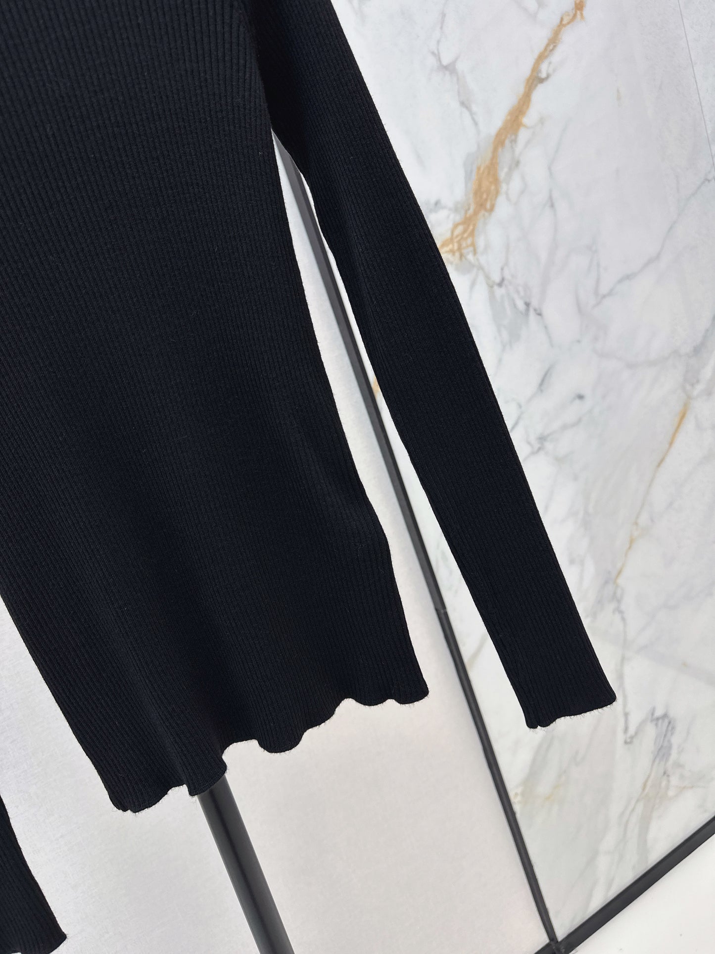 Slim fit letter logo high neck base shirt