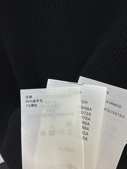 Slim fit letter logo high neck base shirt