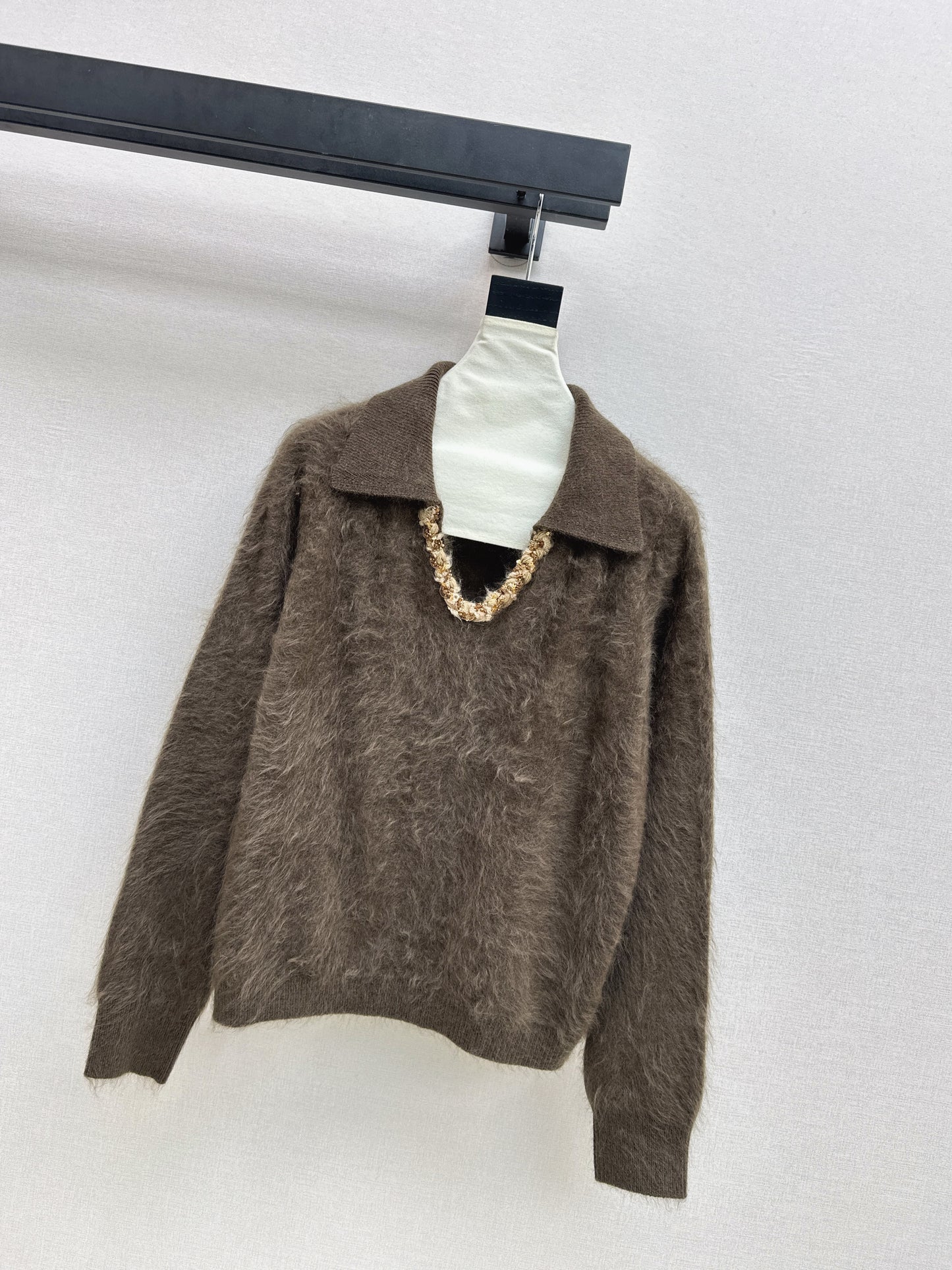 Sparkling woven decorative V-neck sweater