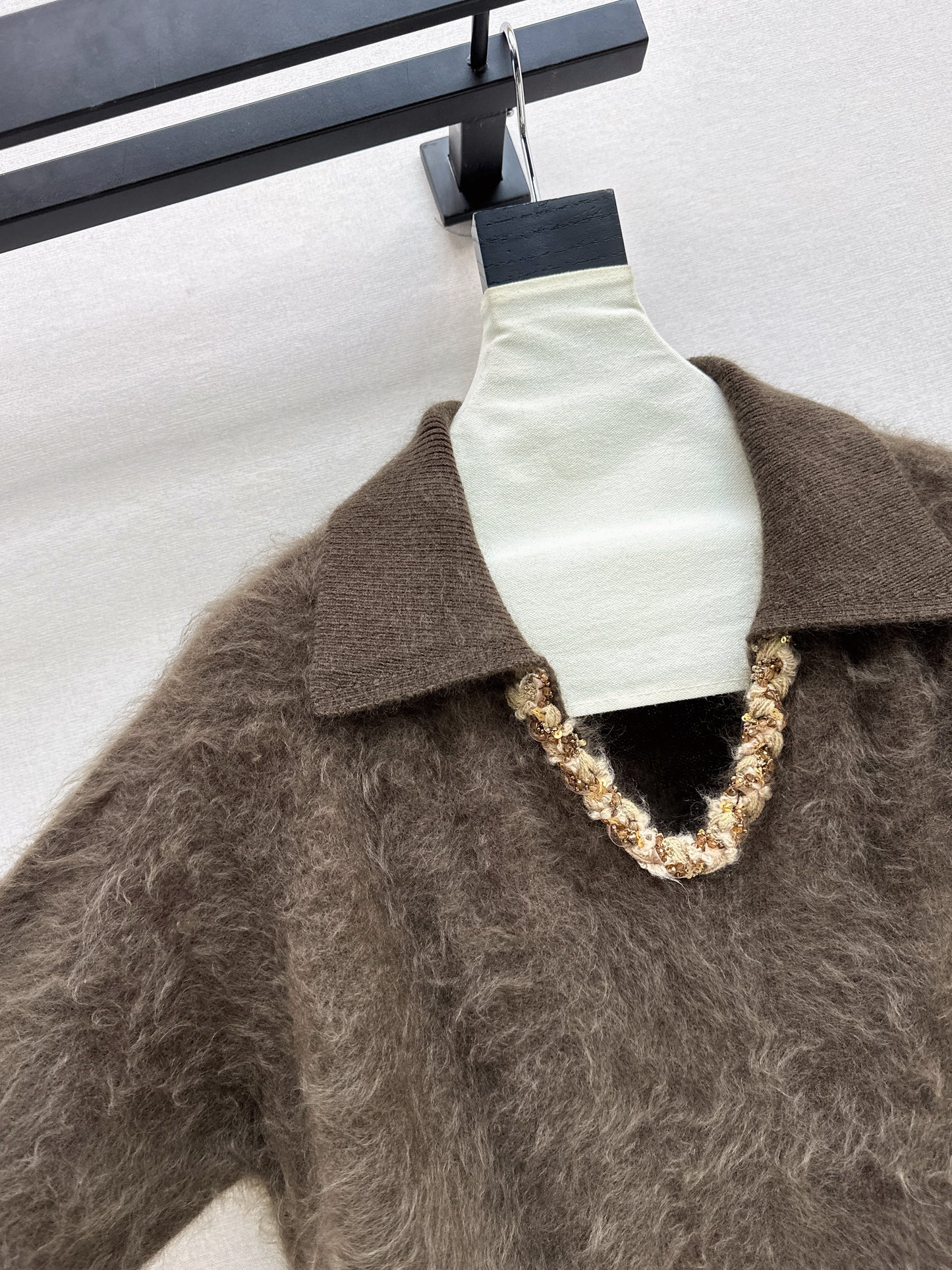 Sparkling woven decorative V-neck sweater