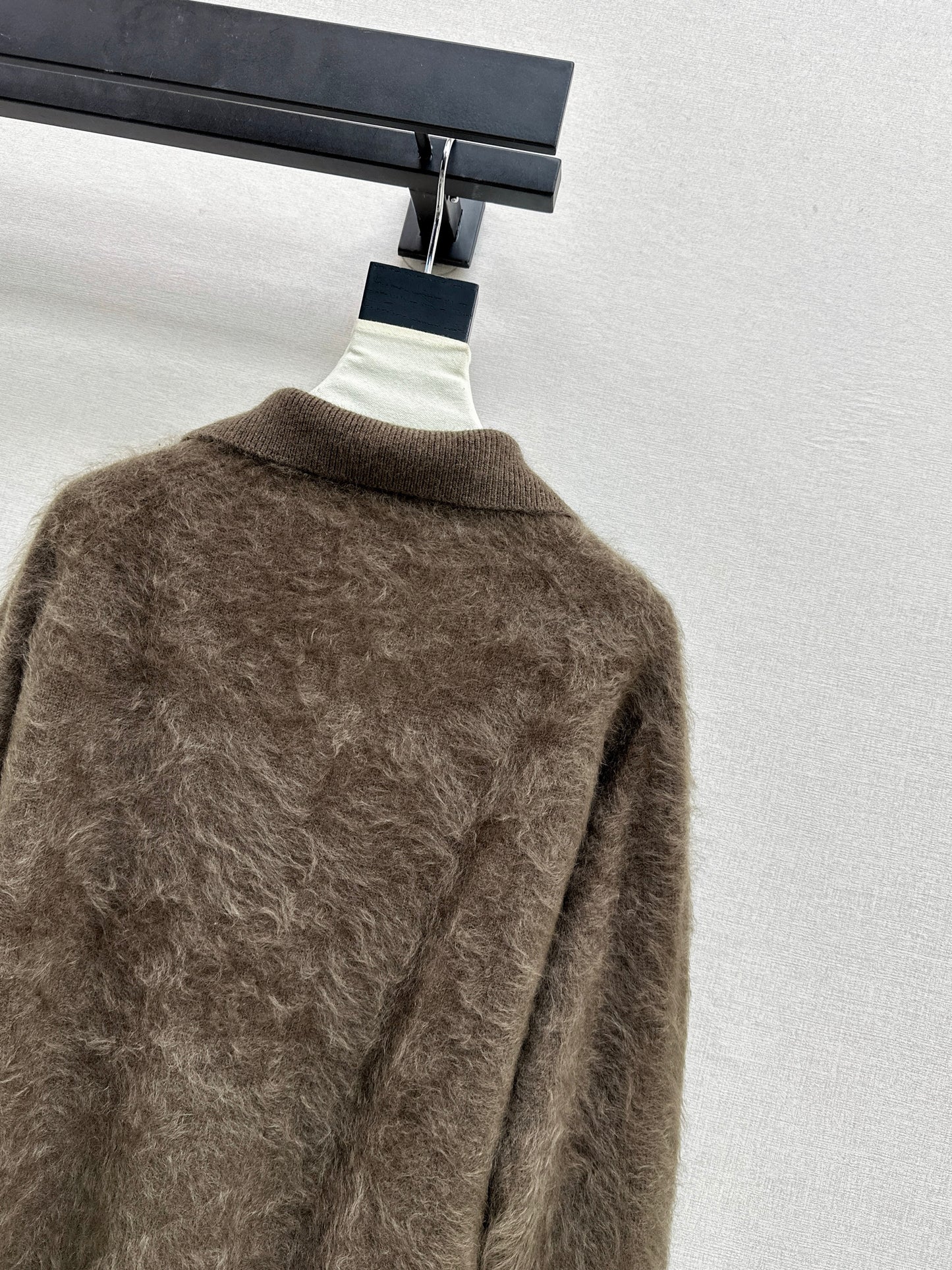 Sparkling woven decorative V-neck sweater