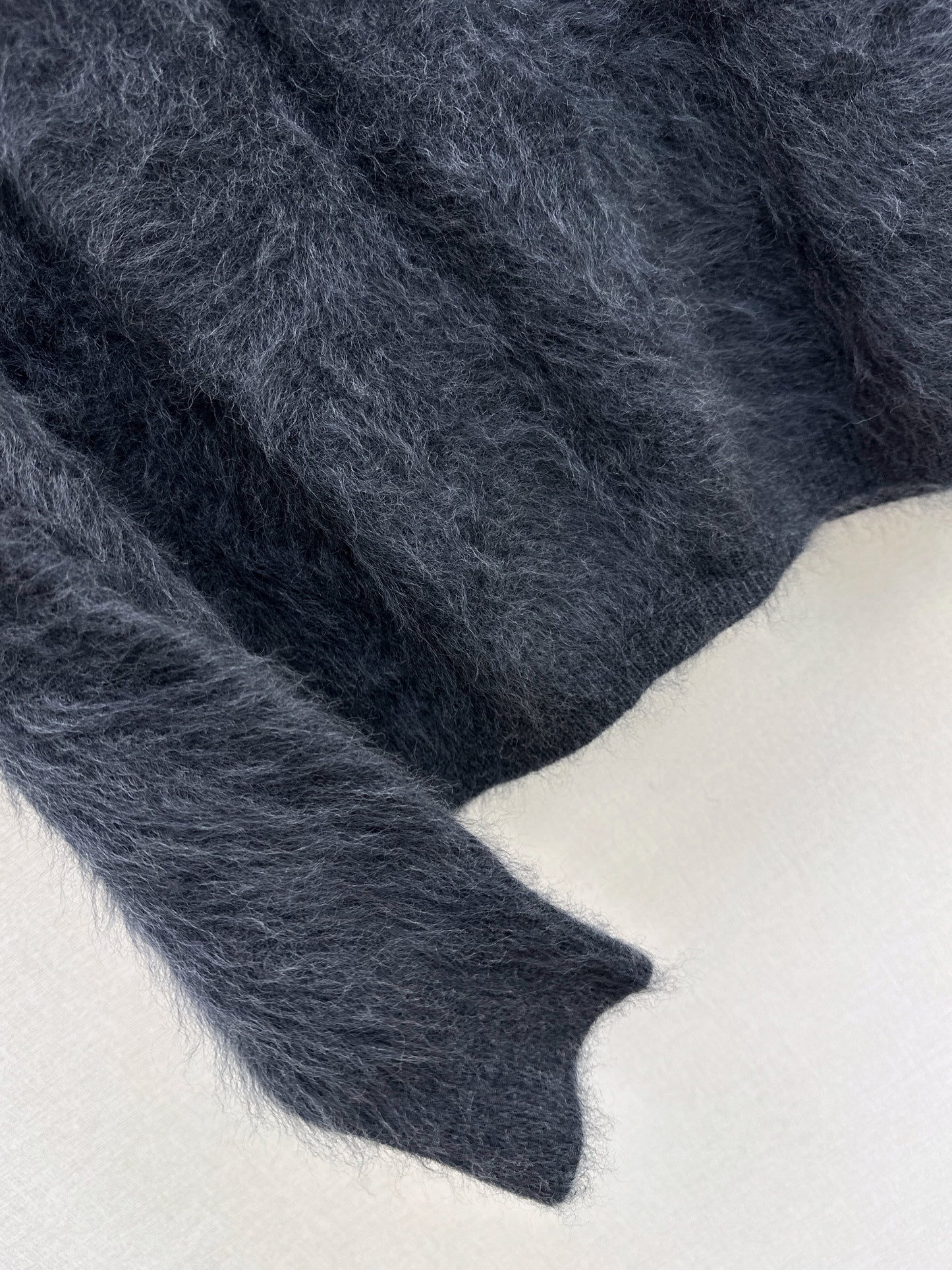 Sparkling woven decorative V-neck sweater