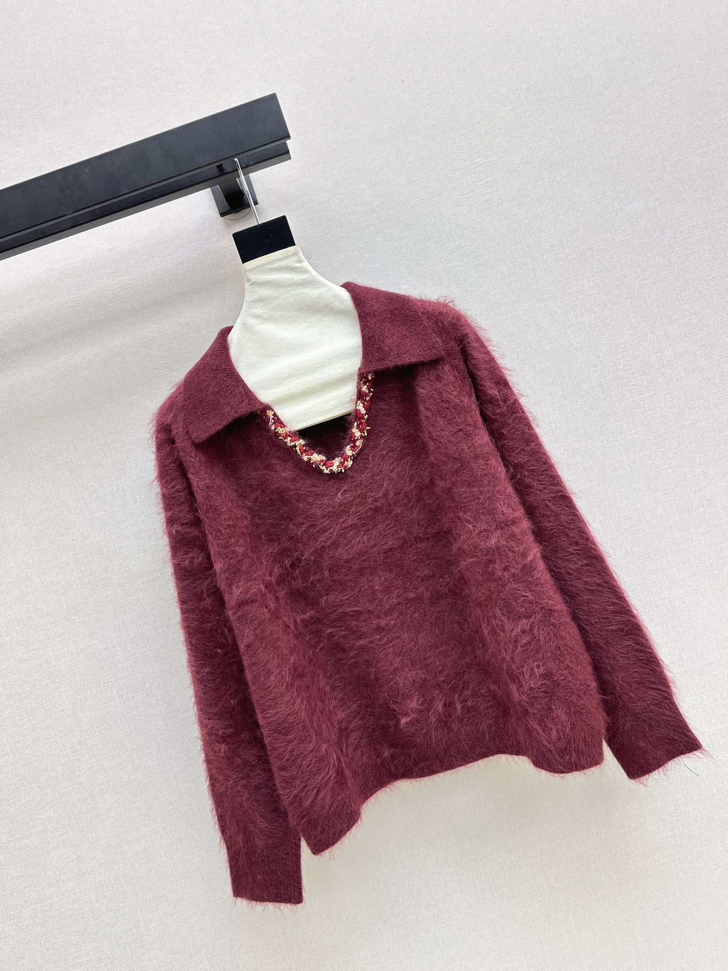 Sparkling woven decorative V-neck sweater