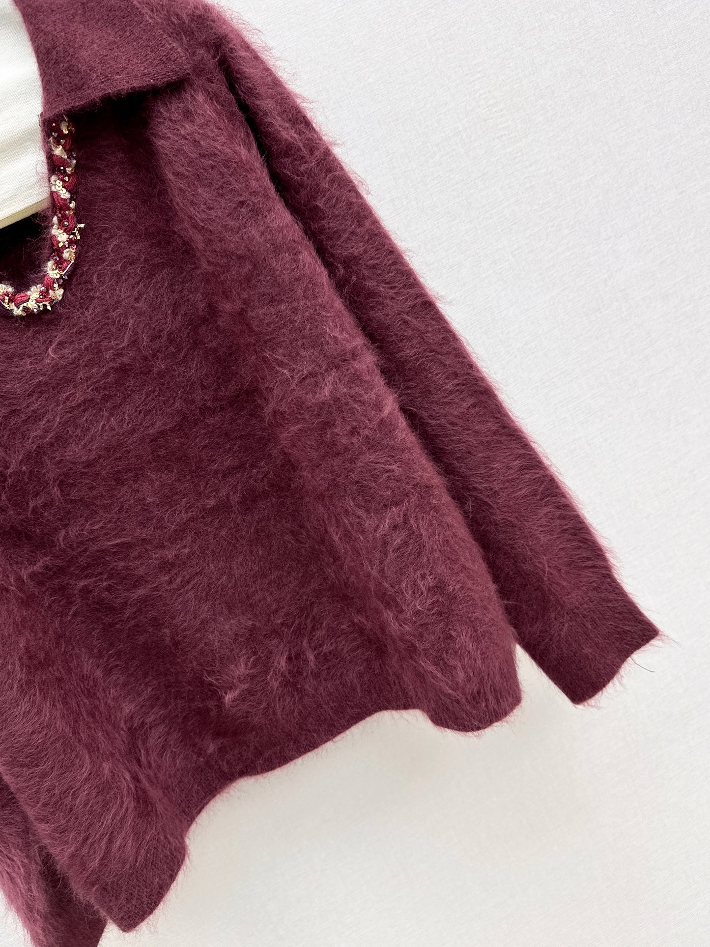 Sparkling woven decorative V-neck sweater