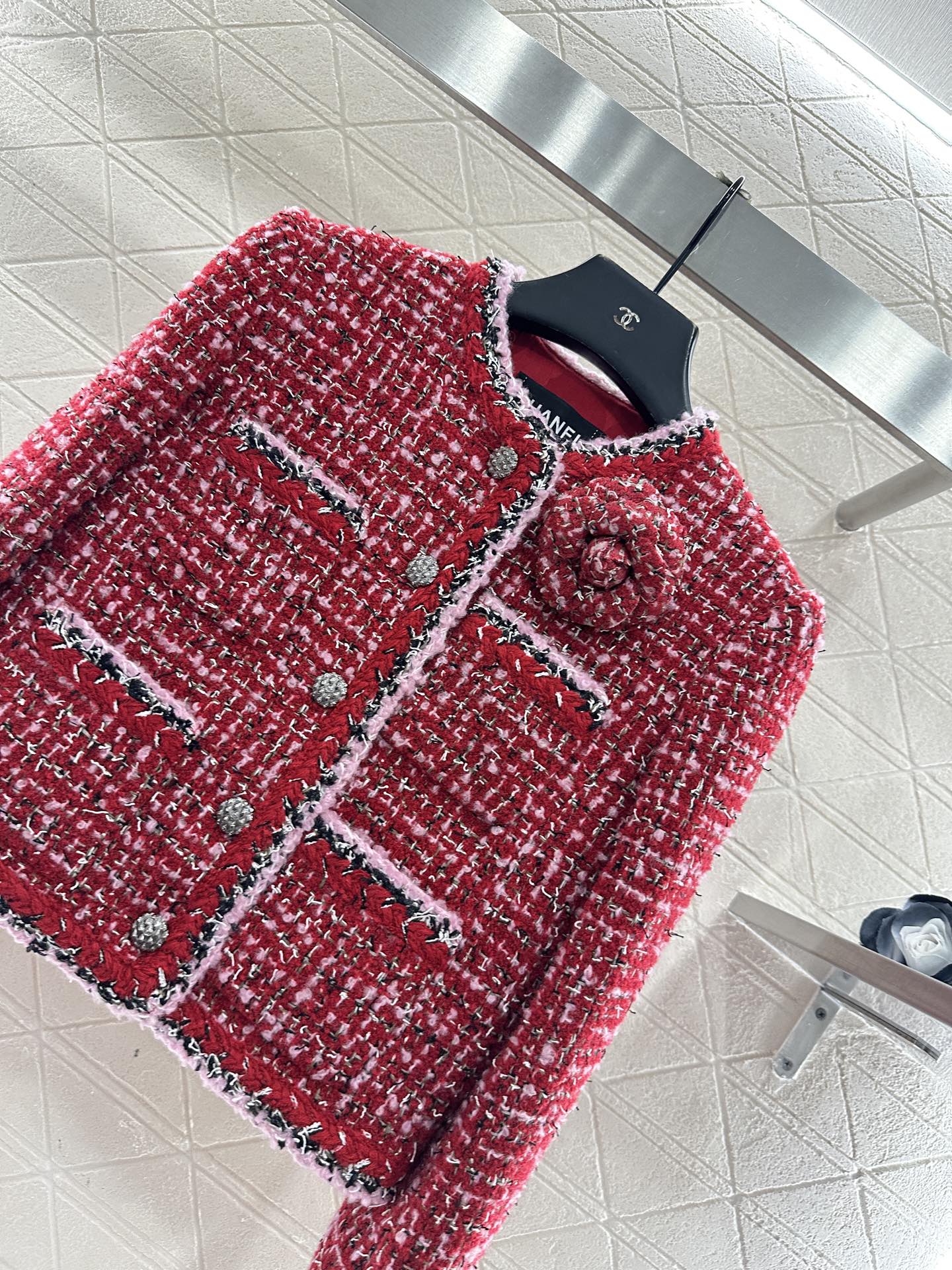 Camellia flower brooch woven outer jacket