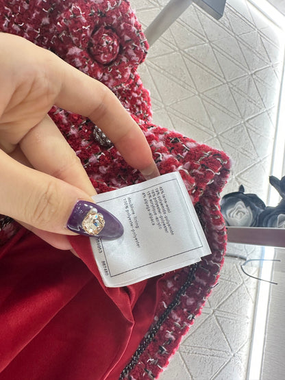 Camellia flower brooch woven outer jacket