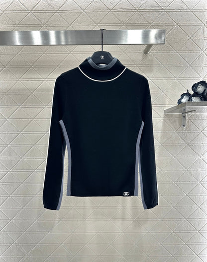 Small high neck knitted pullover sweater