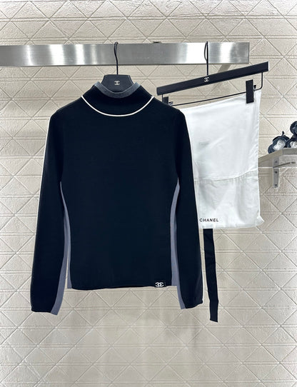 Small high neck knitted pullover sweater