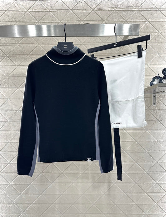 Small high neck knitted pullover sweater