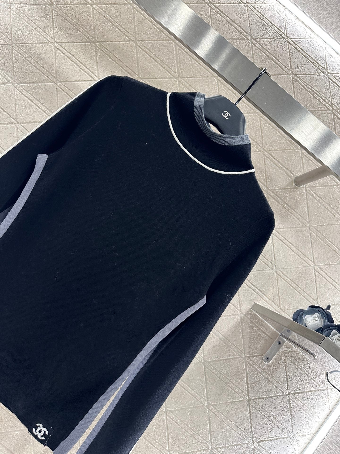 Small high neck knitted pullover sweater