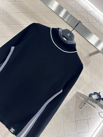 Small high neck knitted pullover sweater