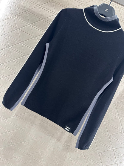Small high neck knitted pullover sweater