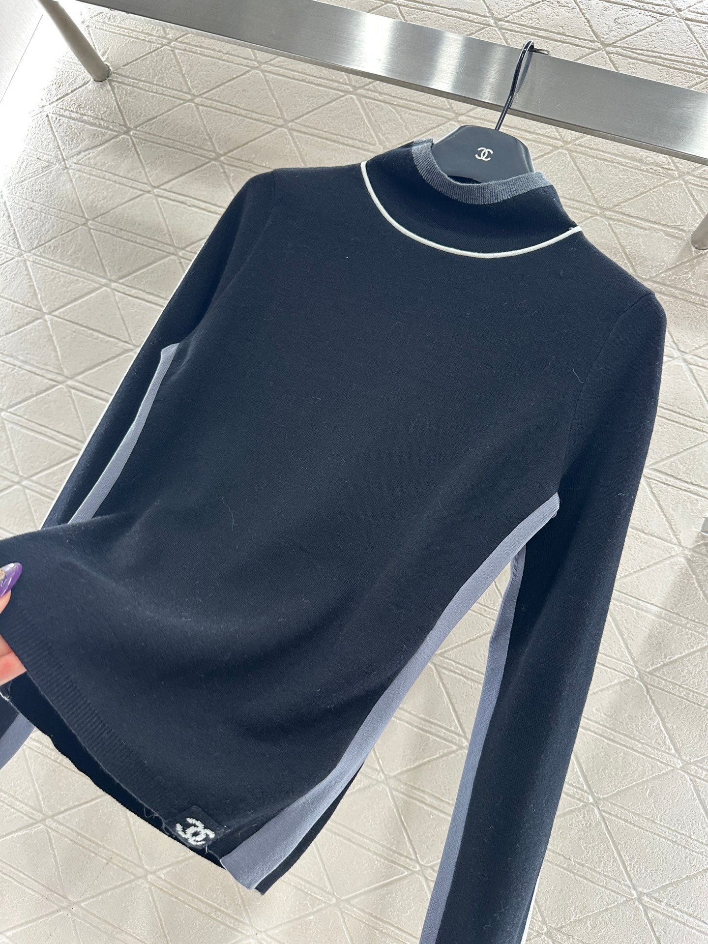 Small high neck knitted pullover sweater