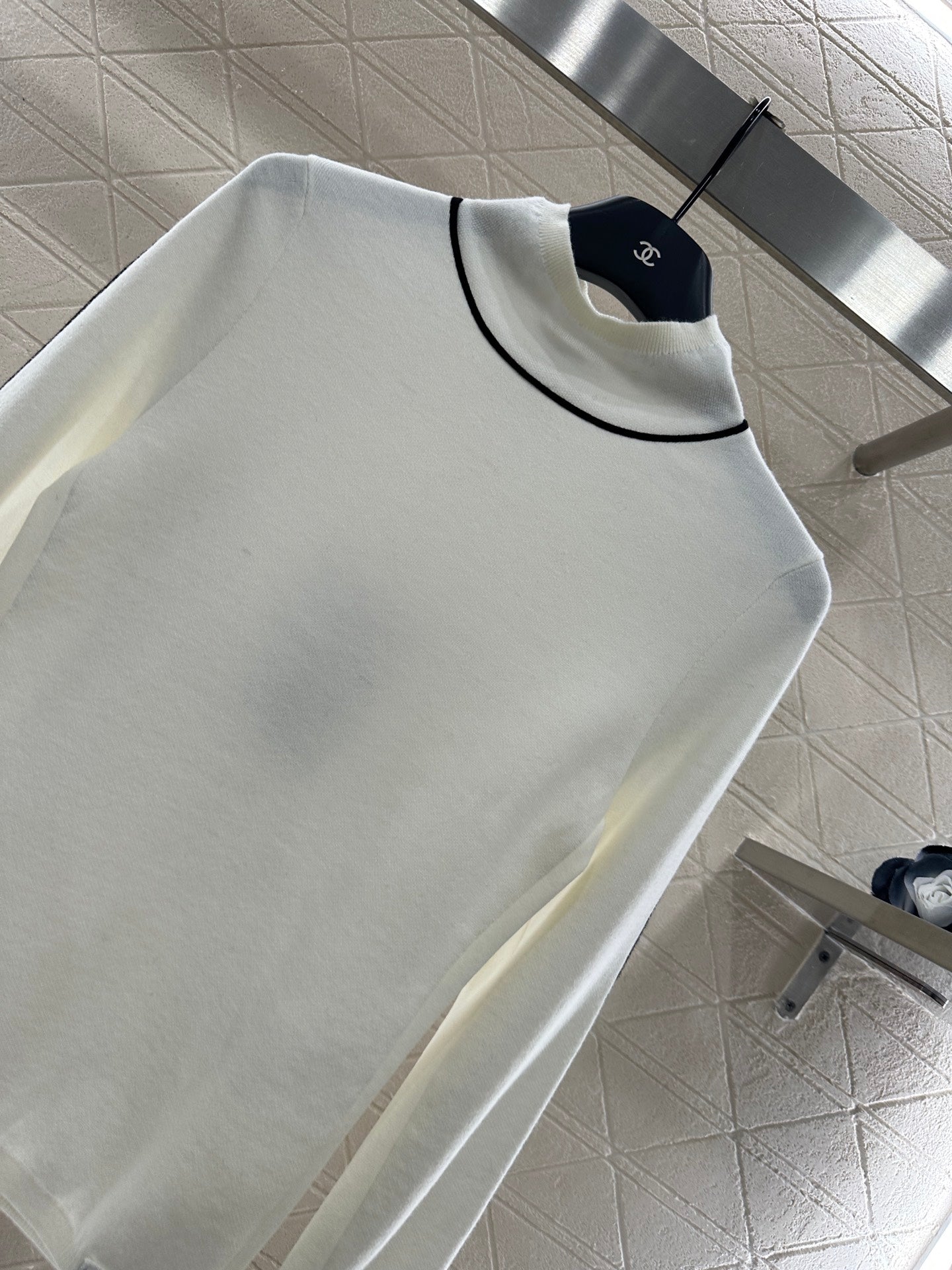 Small high neck knitted pullover sweater