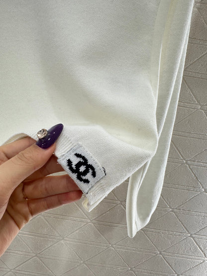 Small high neck knitted pullover sweater