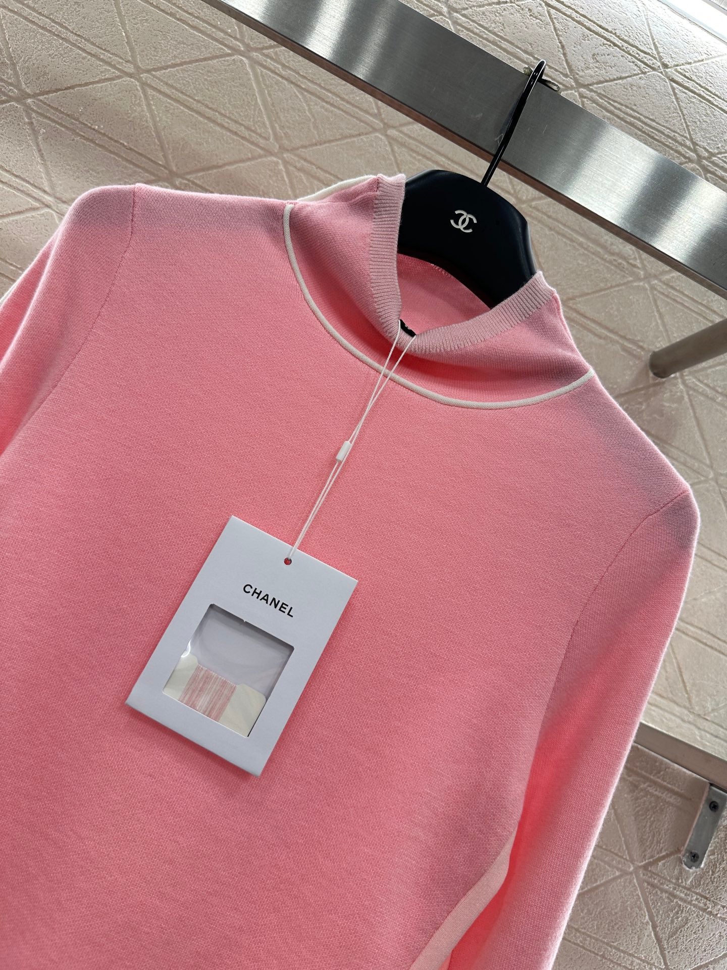 Small high neck knitted pullover sweater