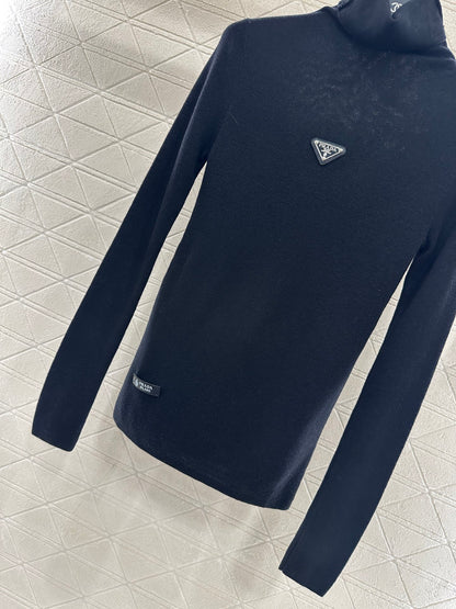 Tailored triangle logo high neck base shirt