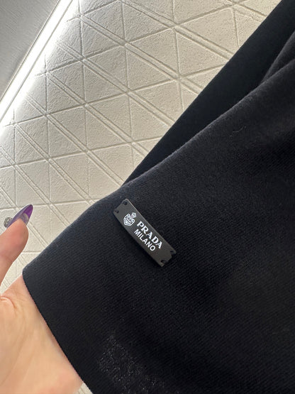 Tailored triangle logo high neck base shirt