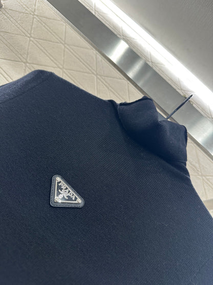 Tailored triangle logo high neck base shirt