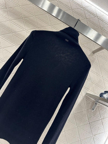 Tailored triangle logo high neck base shirt