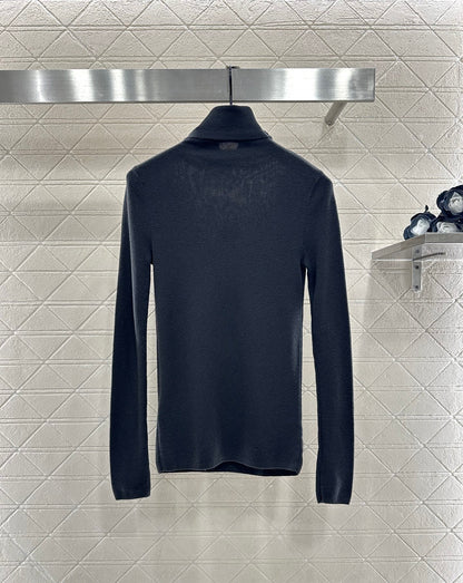 Tailored triangle logo high neck base shirt