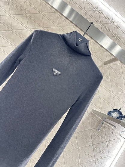 Tailored triangle logo high neck base shirt