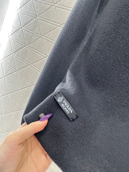 Tailored triangle logo high neck base shirt