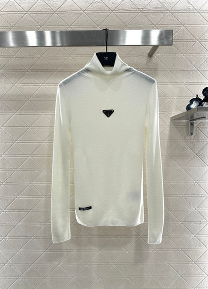 Tailored triangle logo high neck base shirt