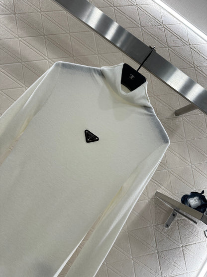 Tailored triangle logo high neck base shirt