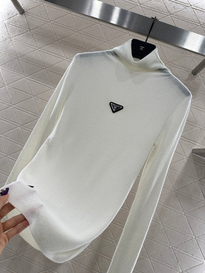 Tailored triangle logo high neck base shirt