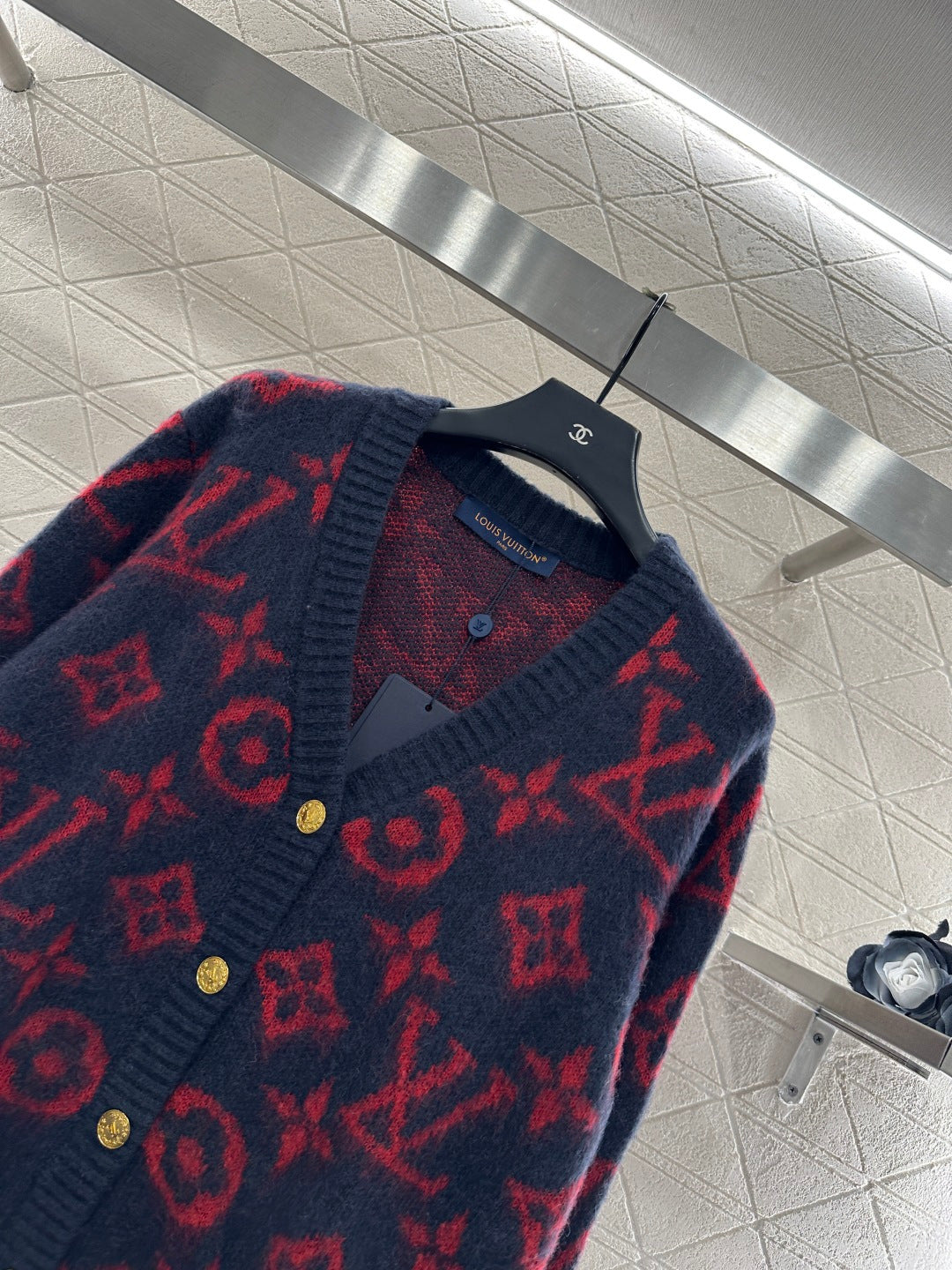 V-neck jacquard knitted cardigan