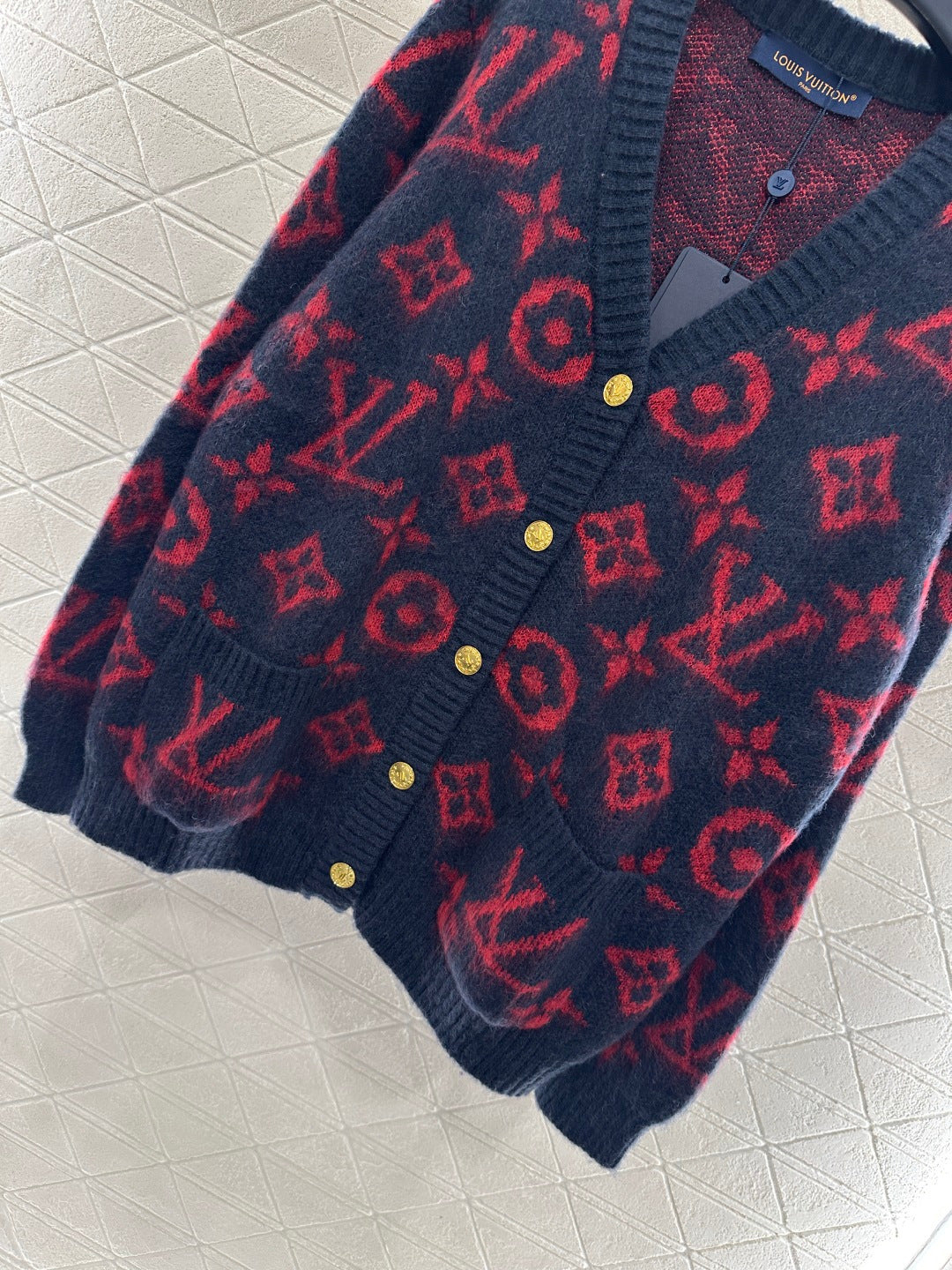 V-neck jacquard knitted cardigan