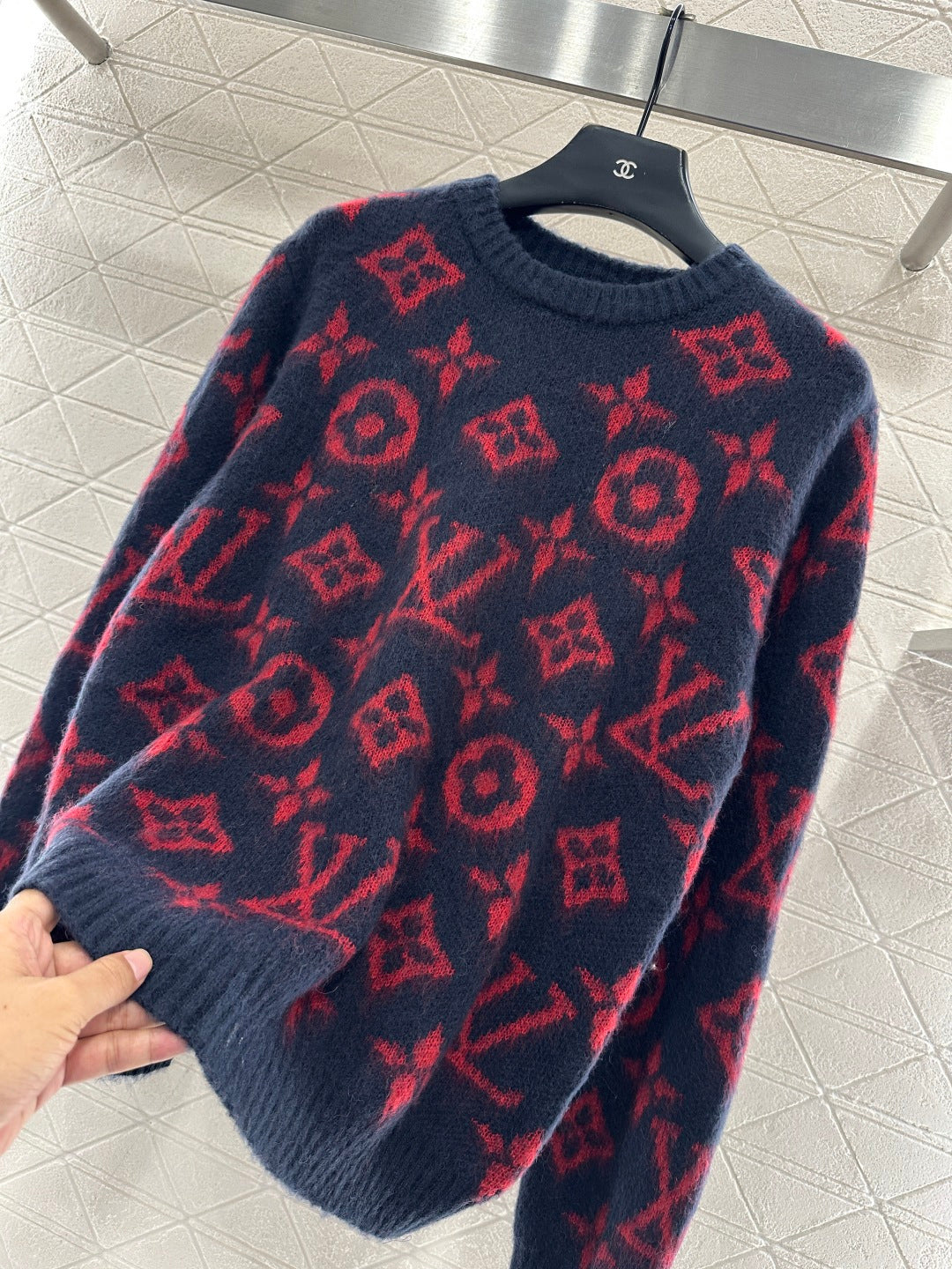 Round neck jacquard sweater