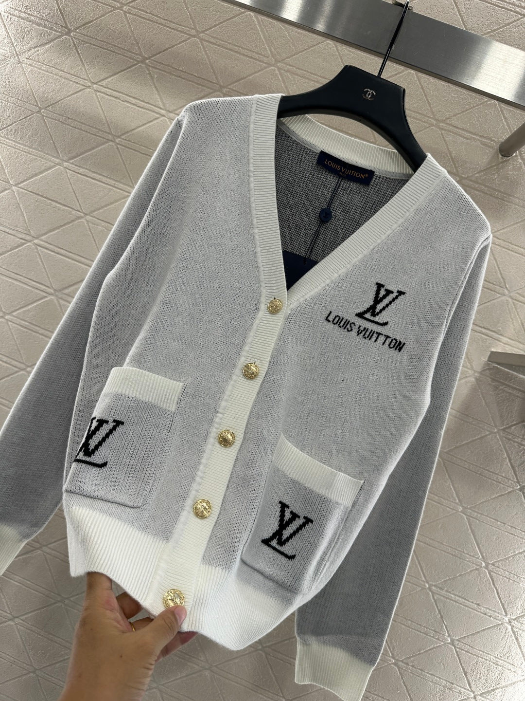 Jacquard letter knitted cardigan