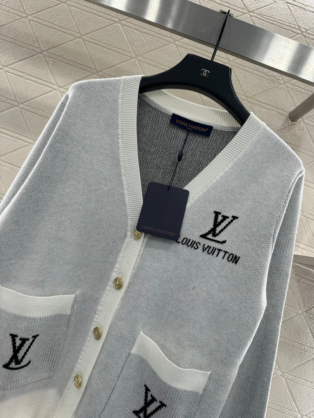 Jacquard letter knitted cardigan