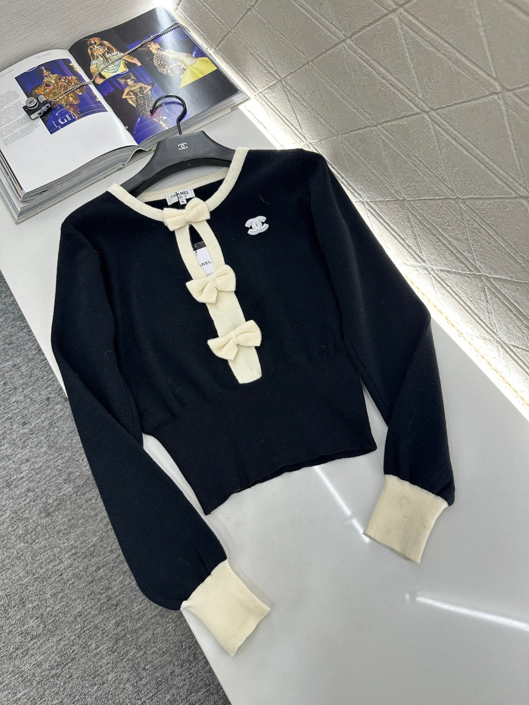 Hollow bow long sleeves