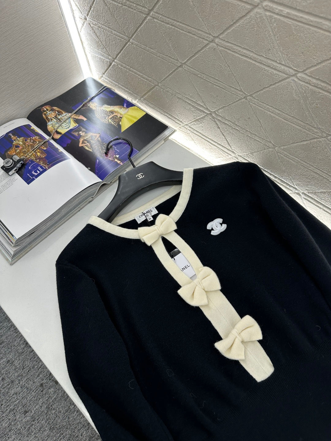 Hollow bow long sleeves