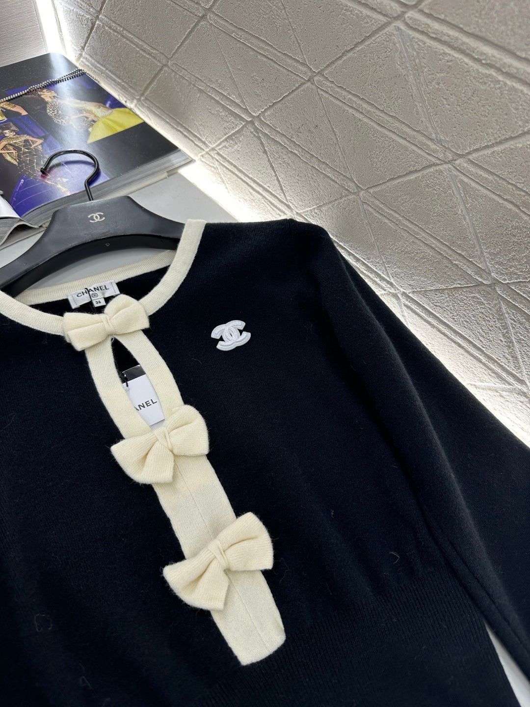 Hollow bow long sleeves