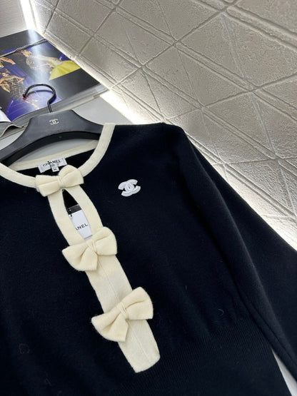 Hollow bow long sleeves