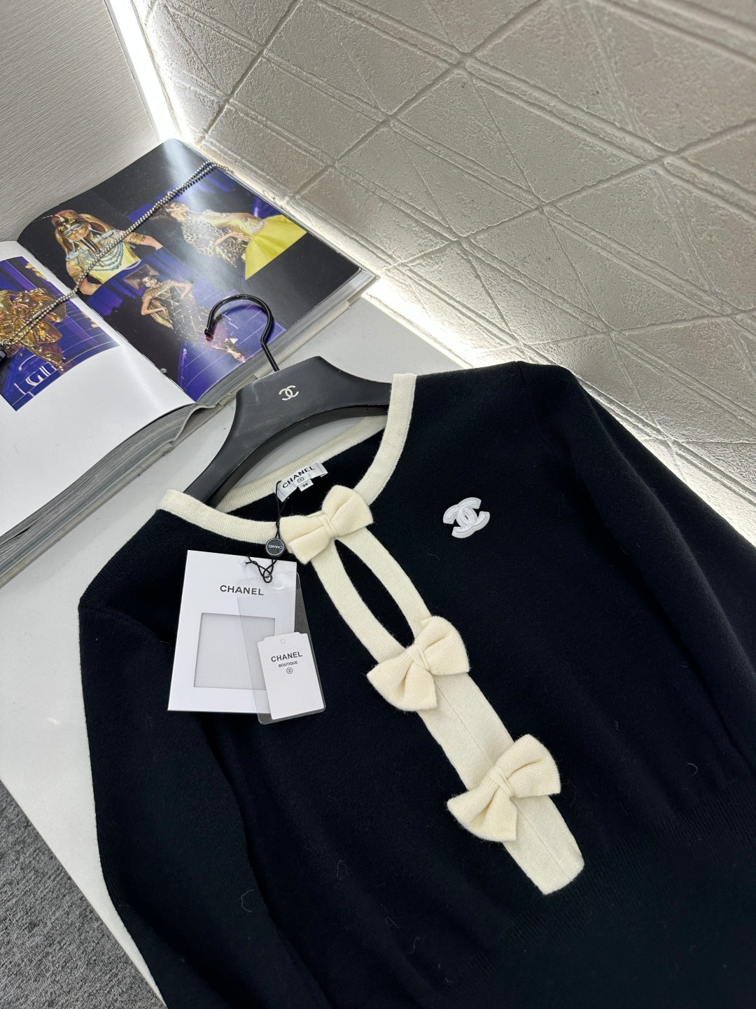 Hollow bow long sleeves