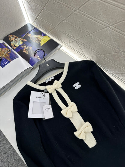 Hollow bow long sleeves