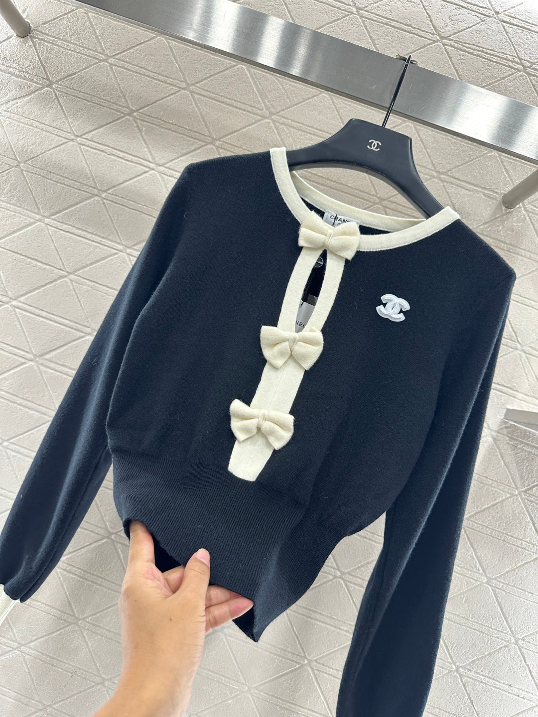 Hollow bow long sleeves