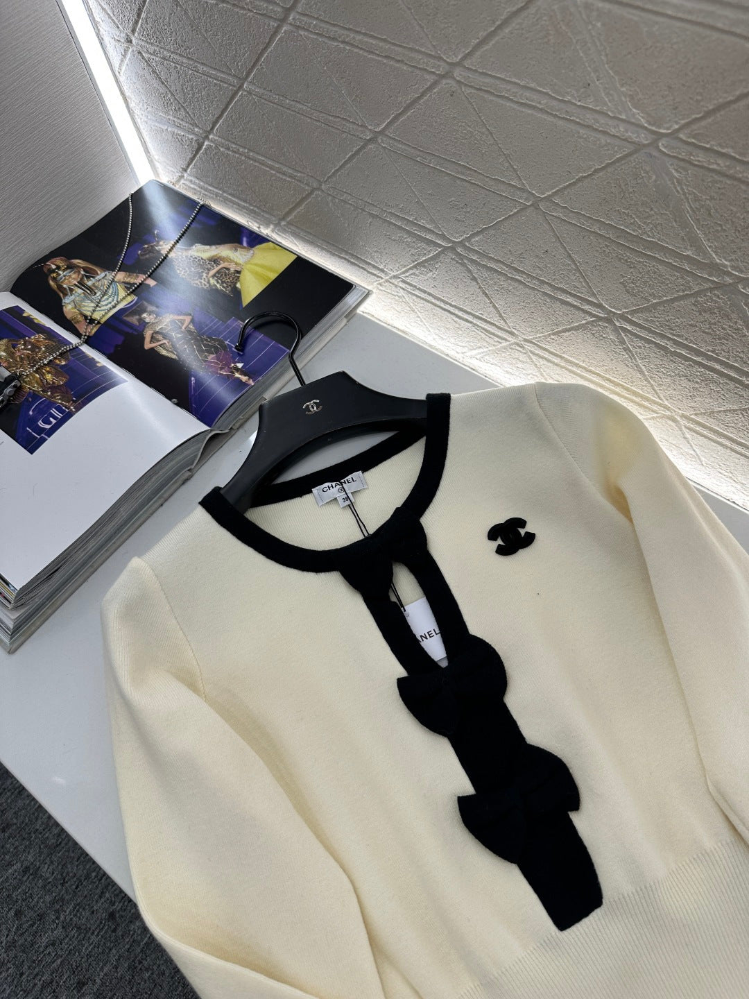 Hollow bow long sleeves