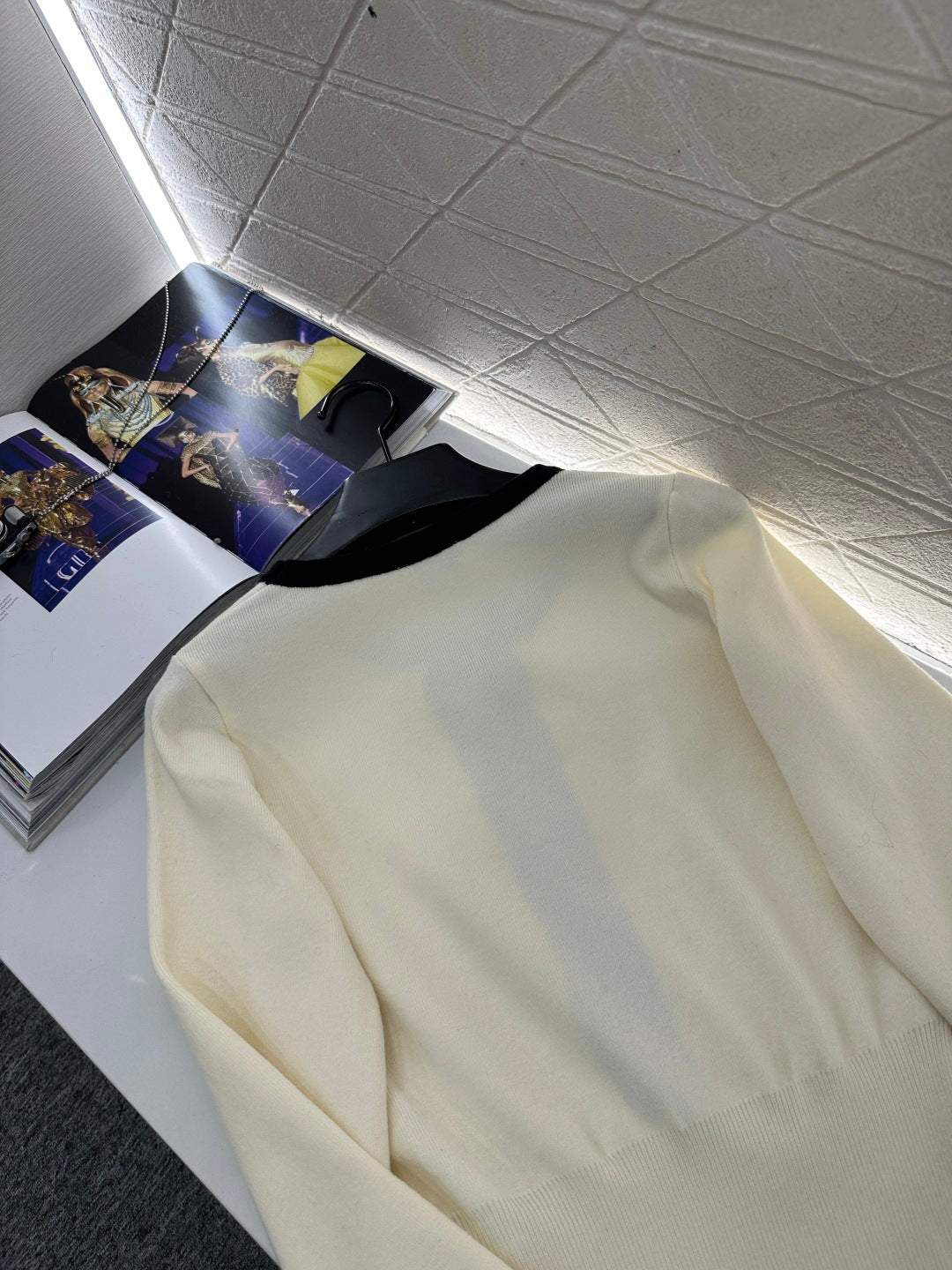 Hollow bow long sleeves